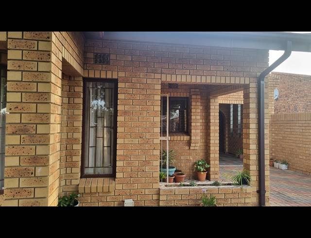 4 BEDROOM HOUSE FOR SALE IN FERNWOOD